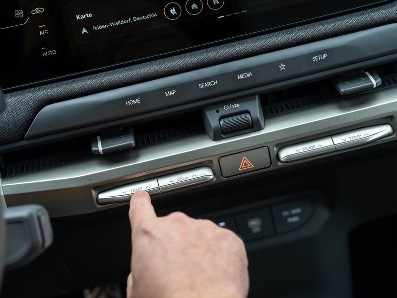 Bild e-auto-cockpit-energiemanagement-klimaanlage-reichweite.jpg